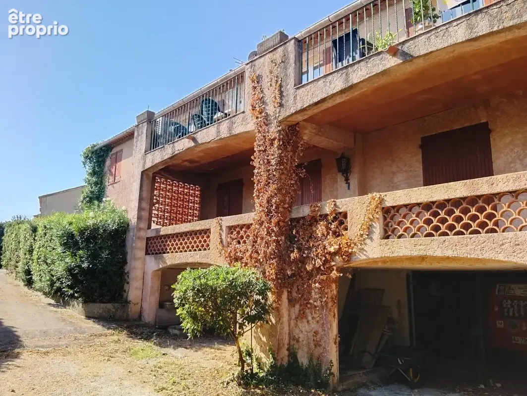 Villa de  322 m2 avec terrain de 1500 m2-  83580 Gassin - photo 2