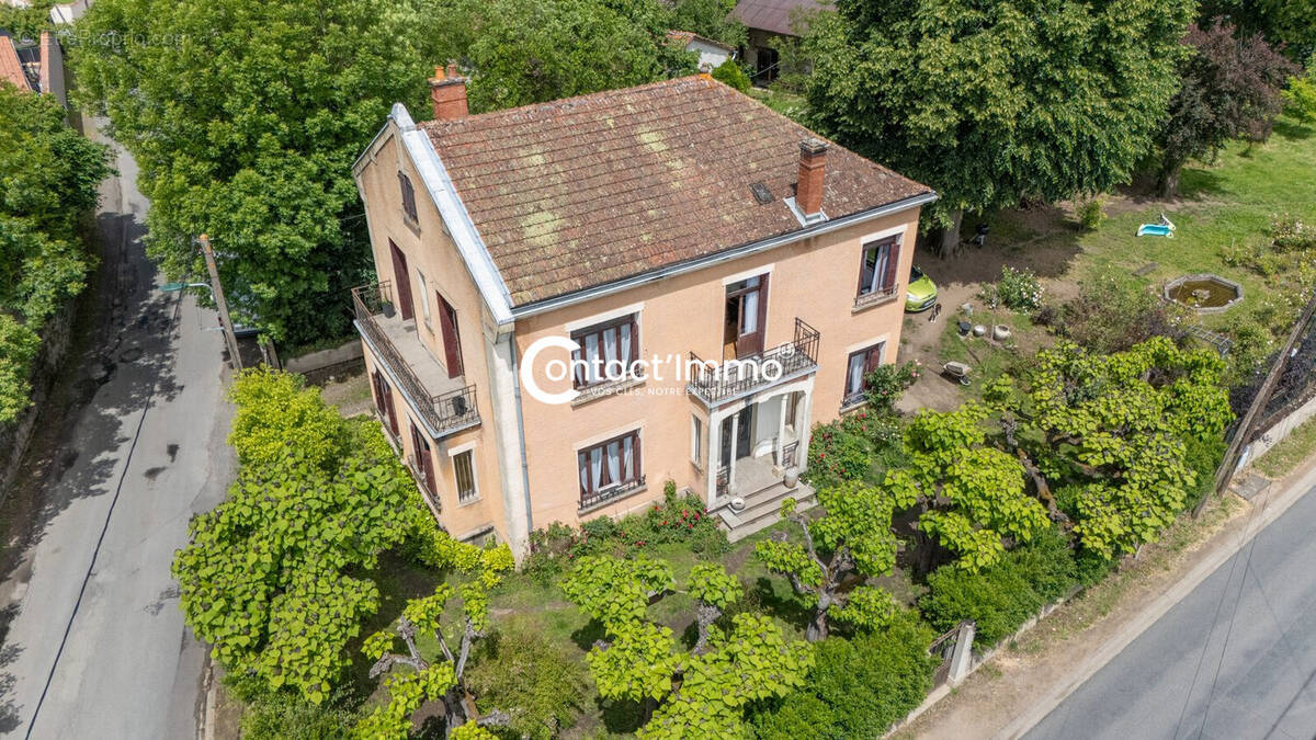 Maison à LUZILLAT