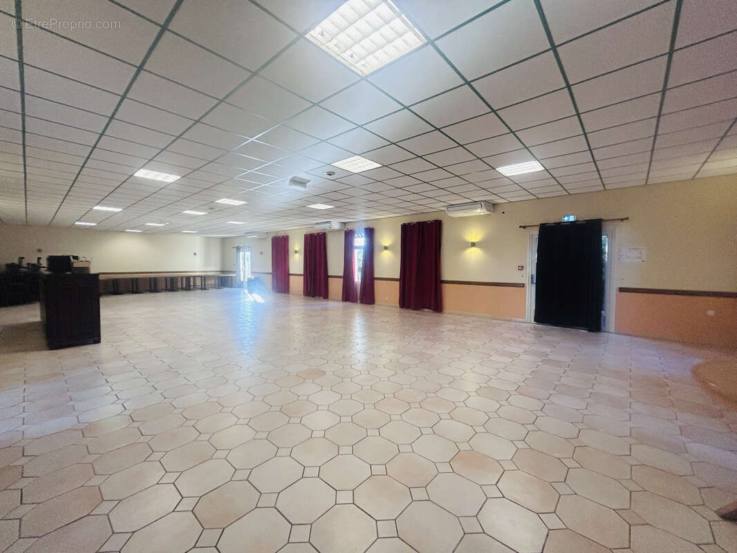 Commerce à RAZAC-SUR-L'ISLE