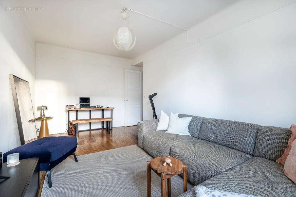 Appartement à LES LILAS