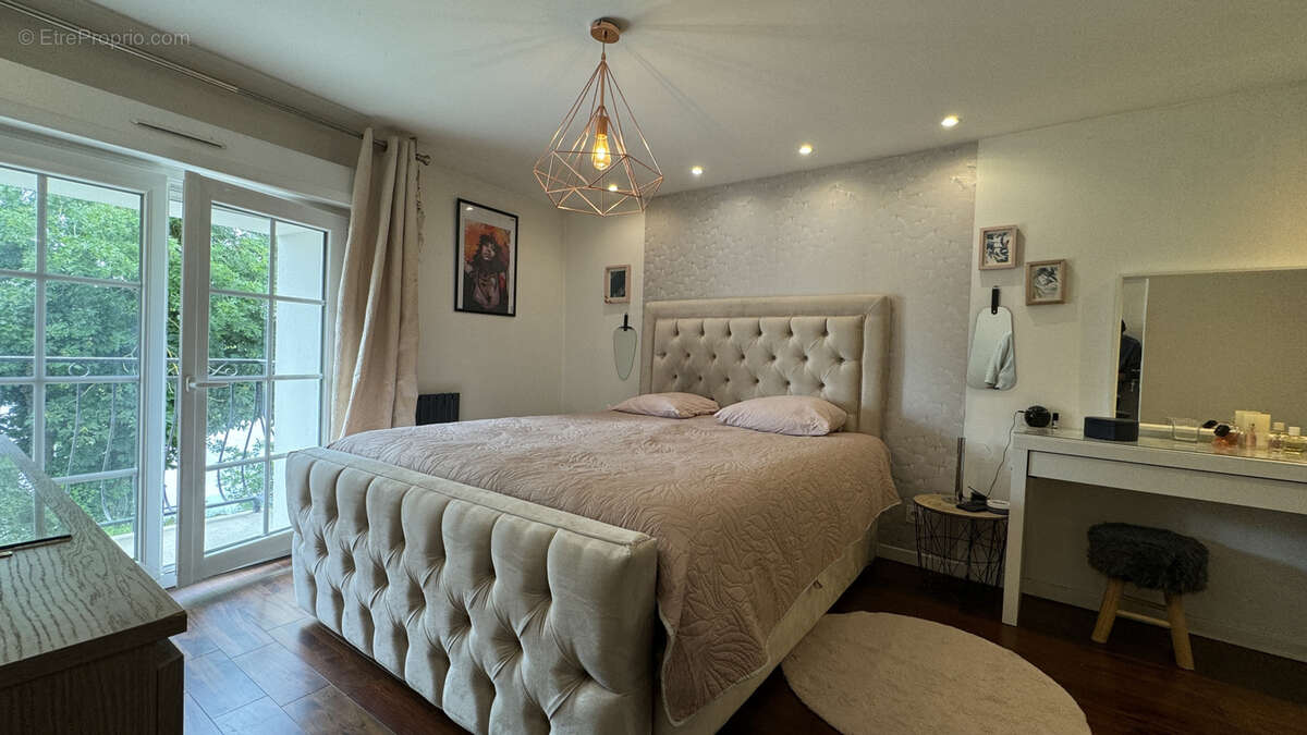 Maison à SAINT-PIERRE-DU-PERRAY