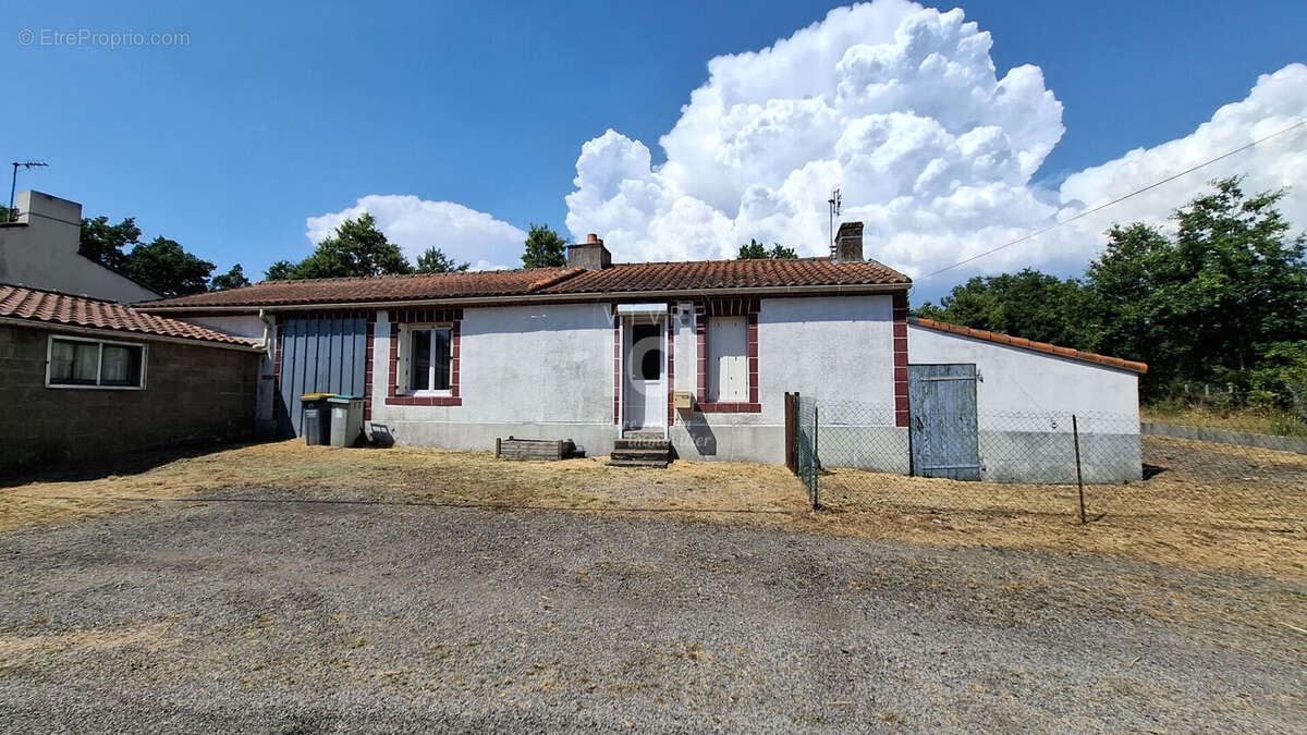 Maison Rouans 4 pièce(s) 56.60 m2 + 85 m² de dépendances - photo 2