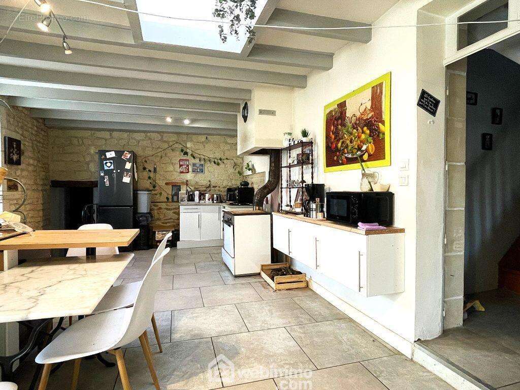 De l'autre côté de la cuisine, - Maison à ORCHES