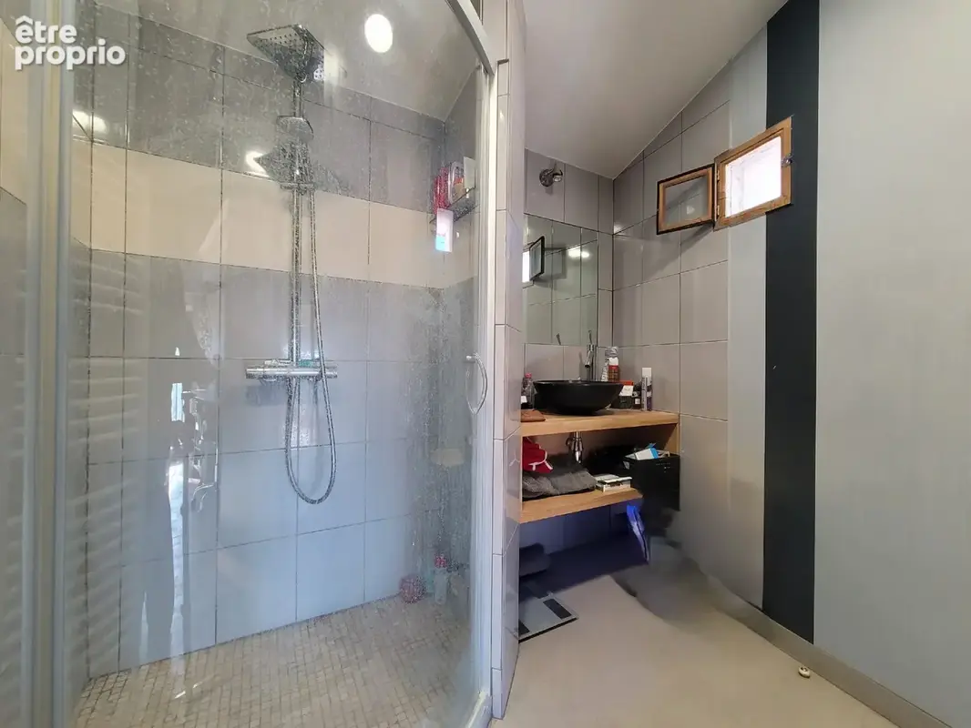 Reyrieux   Maison familiale à rénover de 157 m2 avec studio indépendant, piscine et double garage - photo 10