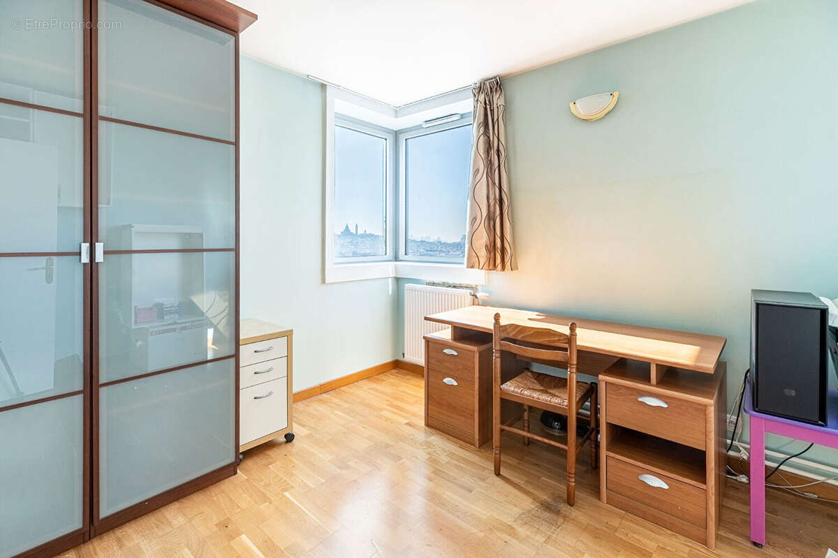 Appartement à PARIS-19E