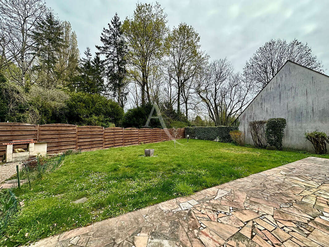 Maison à SAINT-JEAN-DE-BRAYE