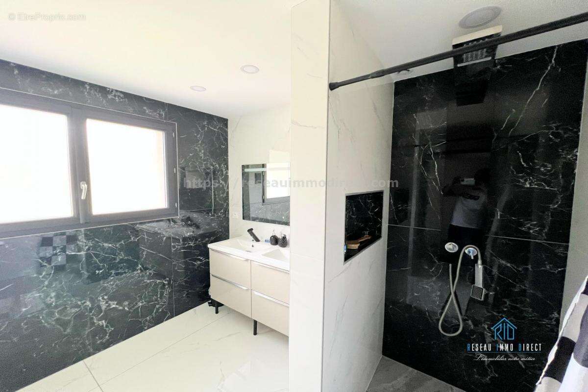 Maison à SAINT-SIMEON-DE-BRESSIEUX