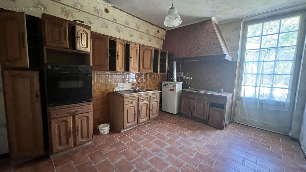 St Sulpice et Cameyrac- Propriété à rénover 300 m2 hab+ Grange sur 5 hectares - photo 6