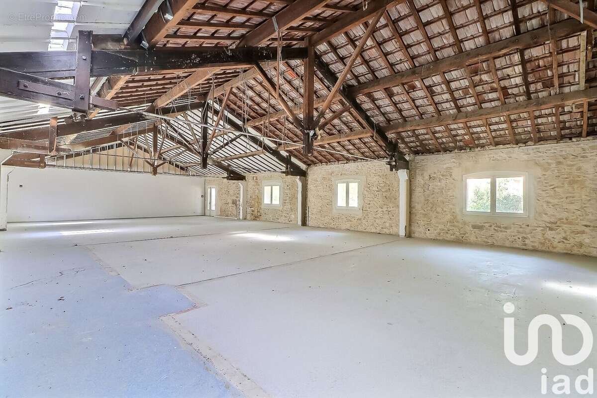 Appartement 1200 m² à Nimes  - photo 9
