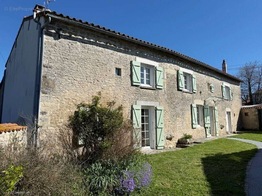 Maison à VILLEFAGNAN