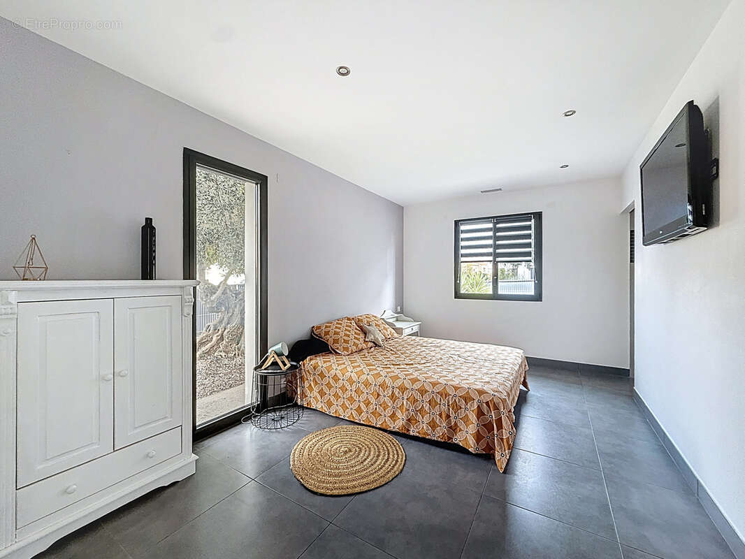 Maison à PEZILLA-LA-RIVIERE