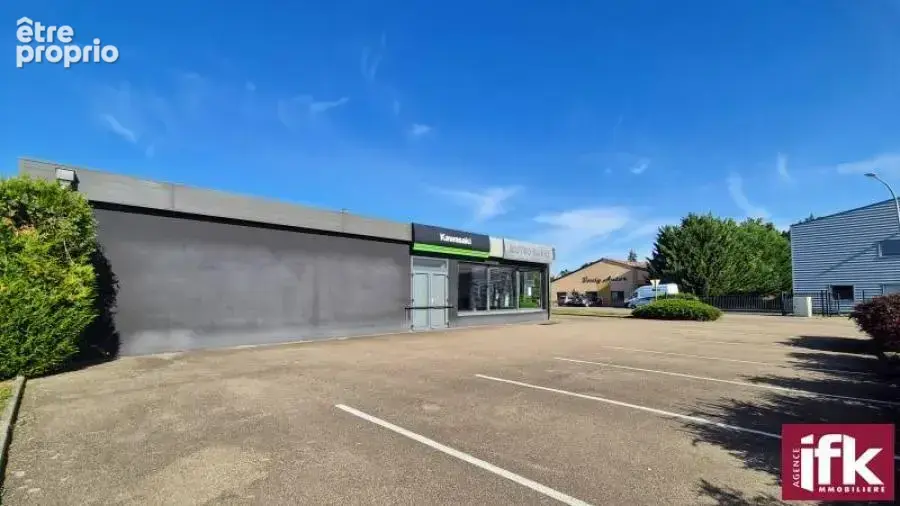 ENSEMBLE IMMOBILIER de 609 m² : Local commercial + Appartement - photo 2