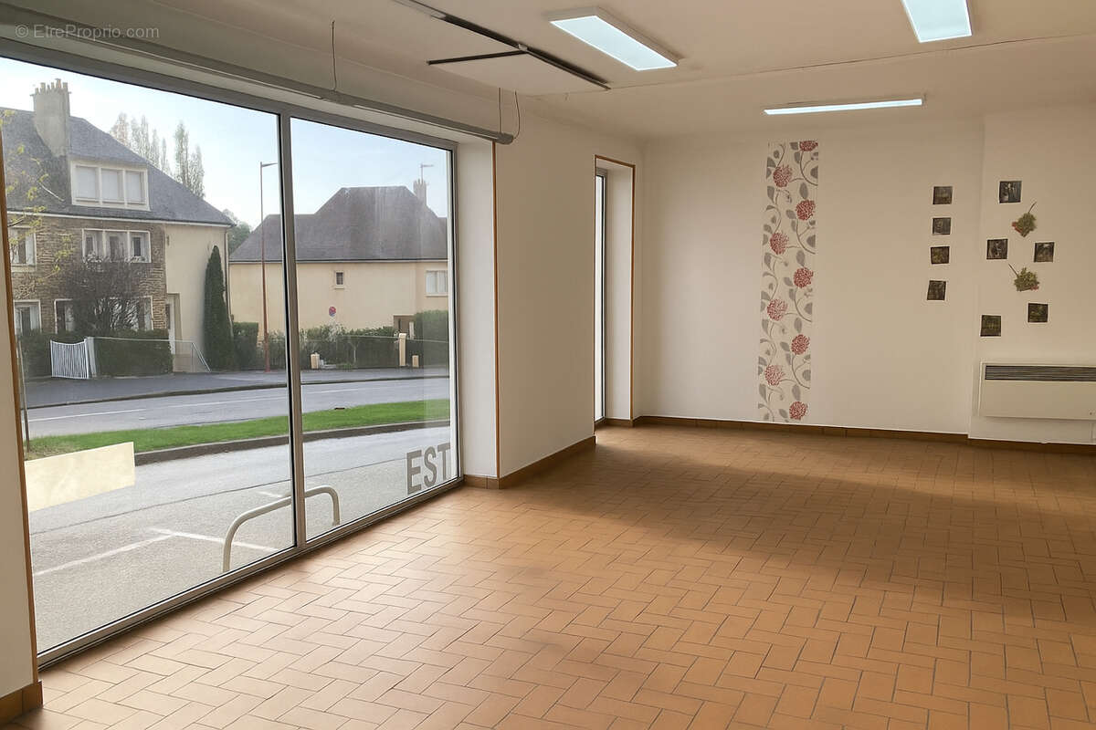 Commerce à CONDE-SUR-NOIREAU