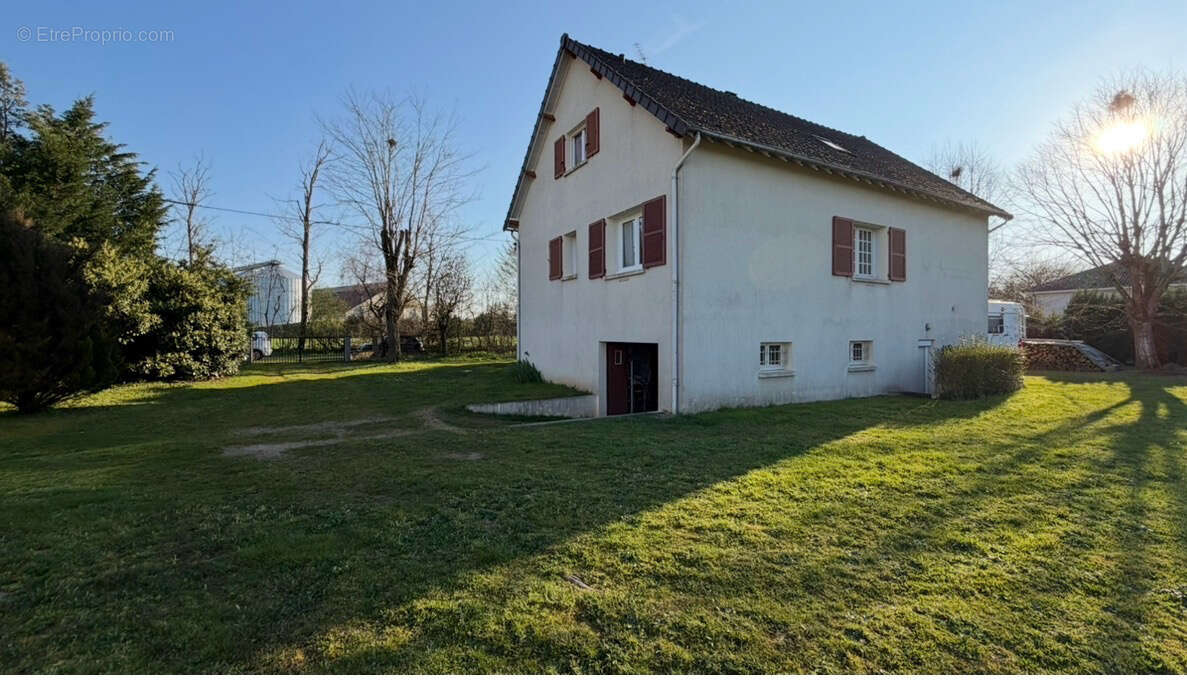 Maison familiale de 170 m2 Saint-Martin-Des-Lais - photo 2