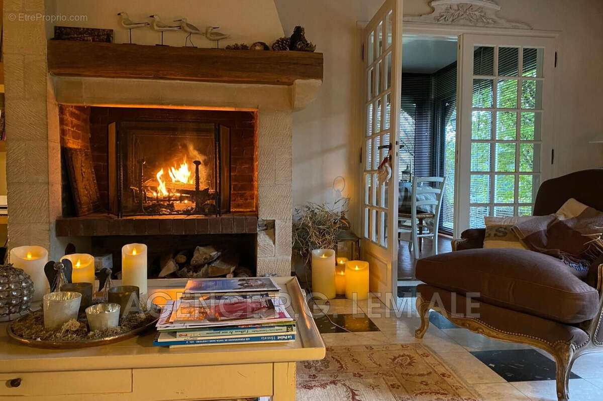 Maison à LE MESNIL-LE-ROI