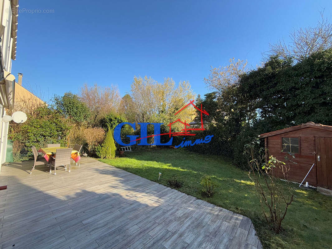 Maison à SAVIGNY-LE-TEMPLE