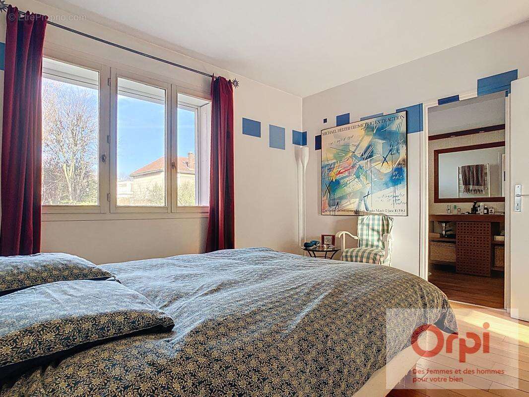 Maison à ISSY-LES-MOULINEAUX