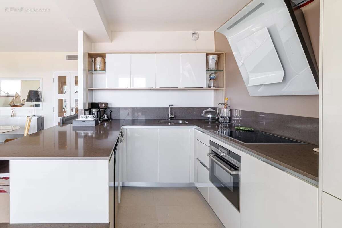 Nice vinaigrier – résidence de prestige "blanche de castille" – 3 pièces de 62 m² – vue mer panoramique & baie des anges – pisci - photo 10