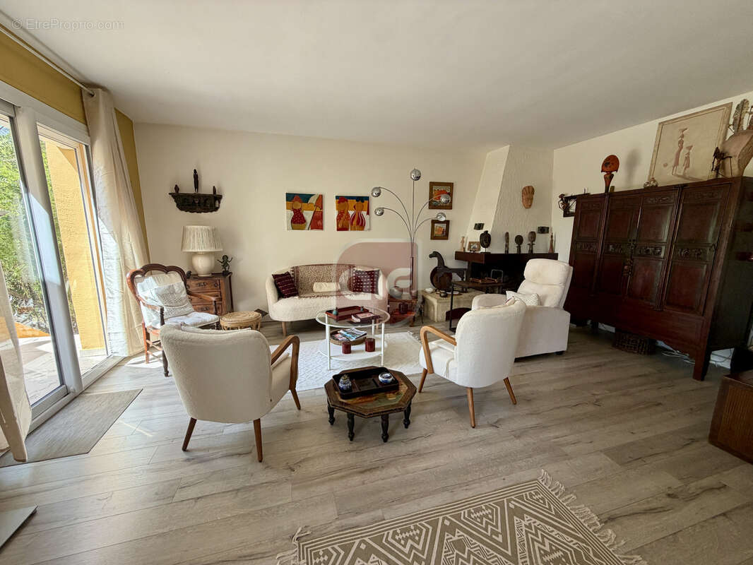 EXCLUSIVITÉ A.I.E.: Sur une parcelle piscinable de 2243 m2, Villa familiale de plus de 150 m2 habitables - photo 10