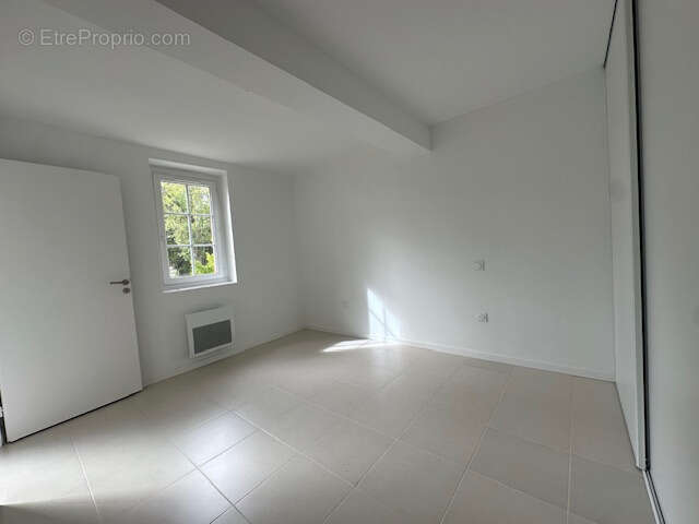 Appartement T2 entièrement rénové en rez de jardin dans résidence fermée. - photo 12