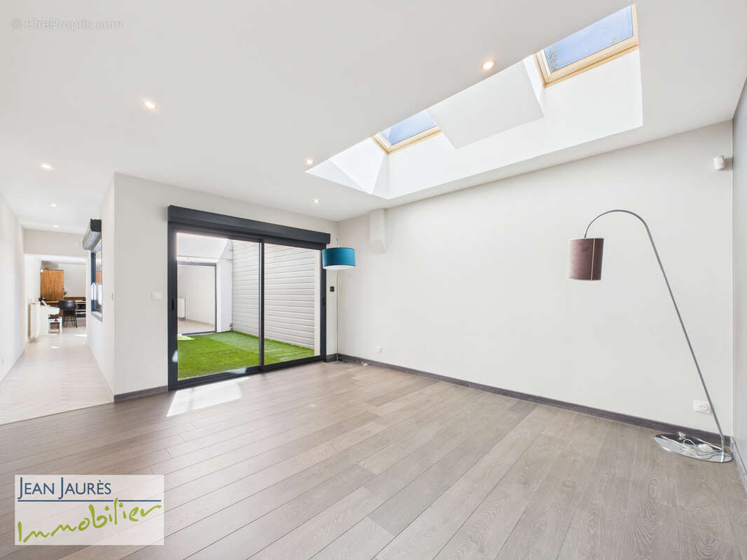 Maison à SAINTE-SAVINE