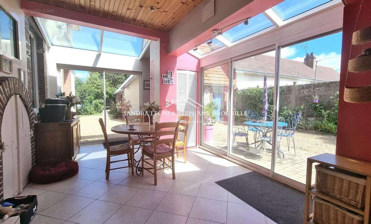 Maison à JOUY