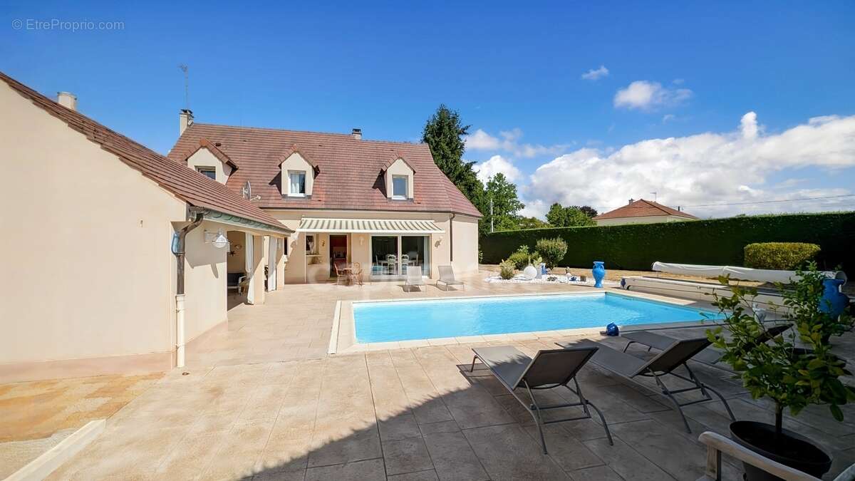 À 5 minutes de Chalon-sur-Saône (71) ​Superbe Villa de 200 m² double garage et dépendance Parc de 1 800 m² Piscine & Pool House  - photo 21