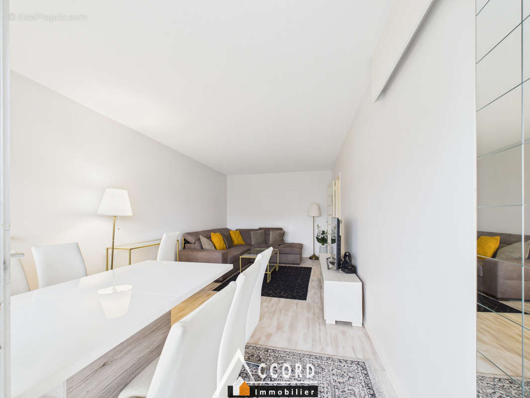 Appartement à SARTROUVILLE