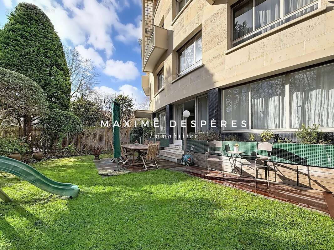 Appartement à NEUILLY-SUR-SEINE