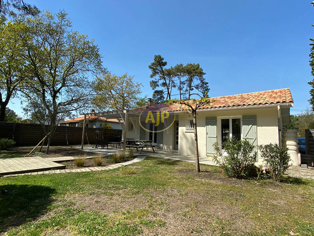 Maison à VENDAYS-MONTALIVET