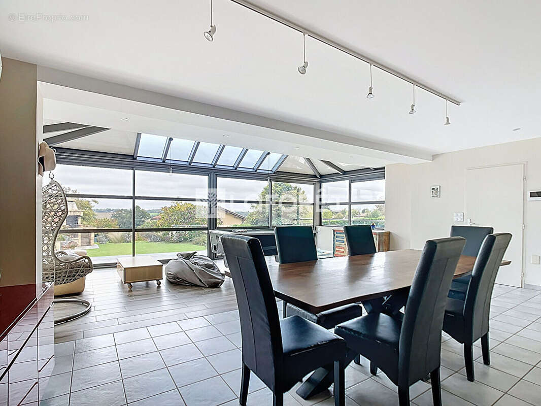 Maison à DOMPIERRE-SUR-CHALARONNE