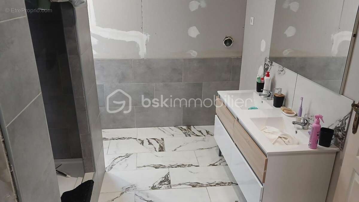  COUP DE CŒUR ! Maison récente de 136 m² avec terrain clos de 722 m² – Fort potentiel – Gibourne (17) - photo 9