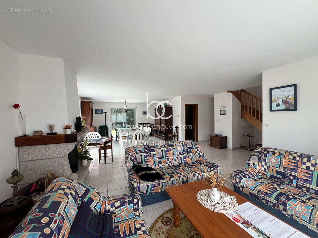 VENTE Maison 4 Chambres  Proche Plage & Suscinio  Beaux Volumes  SARZEAU Océan (56370) - photo 2