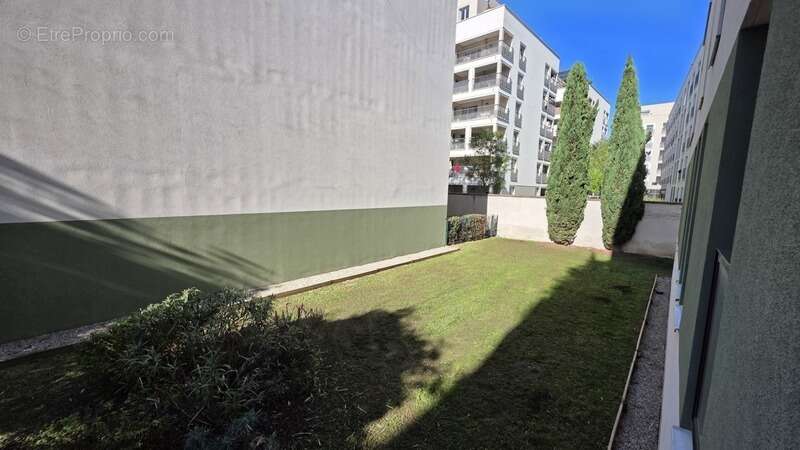 Appartement t3 74 m2 tres lumineux modulable t4 quartier residentiel lyon 8 - photo 2