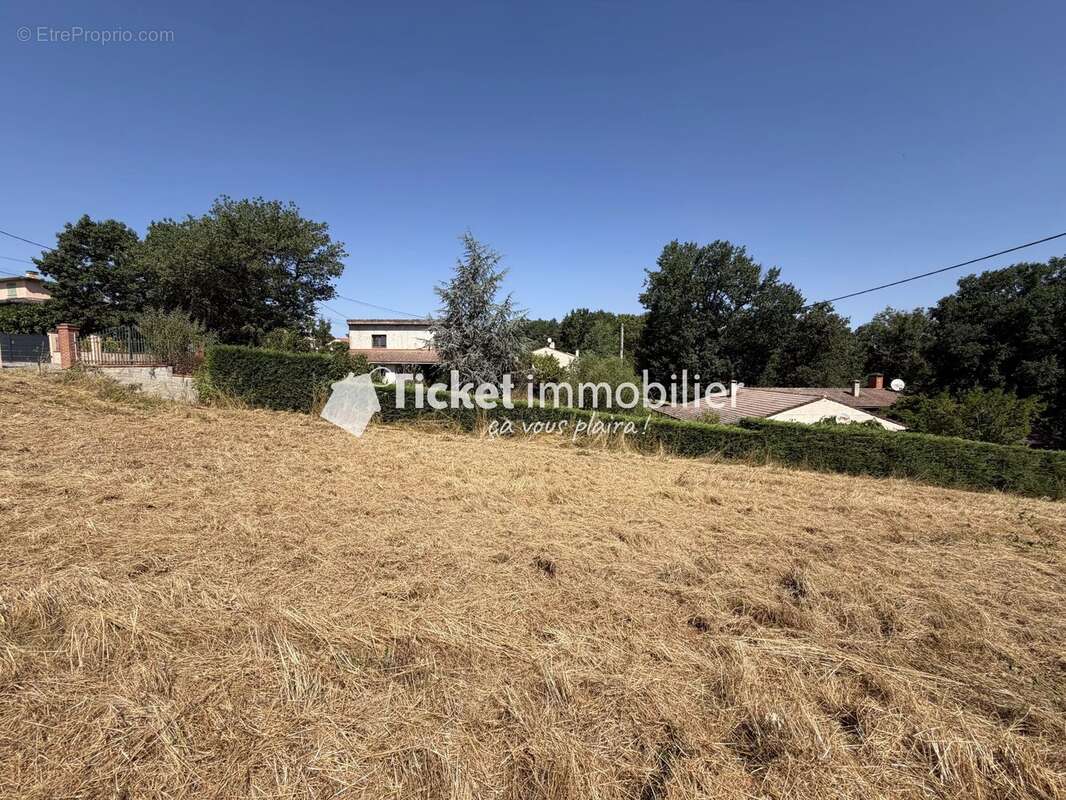 Terrain constructible 900m2 daux non viabilise libre de constructeur - photo 4