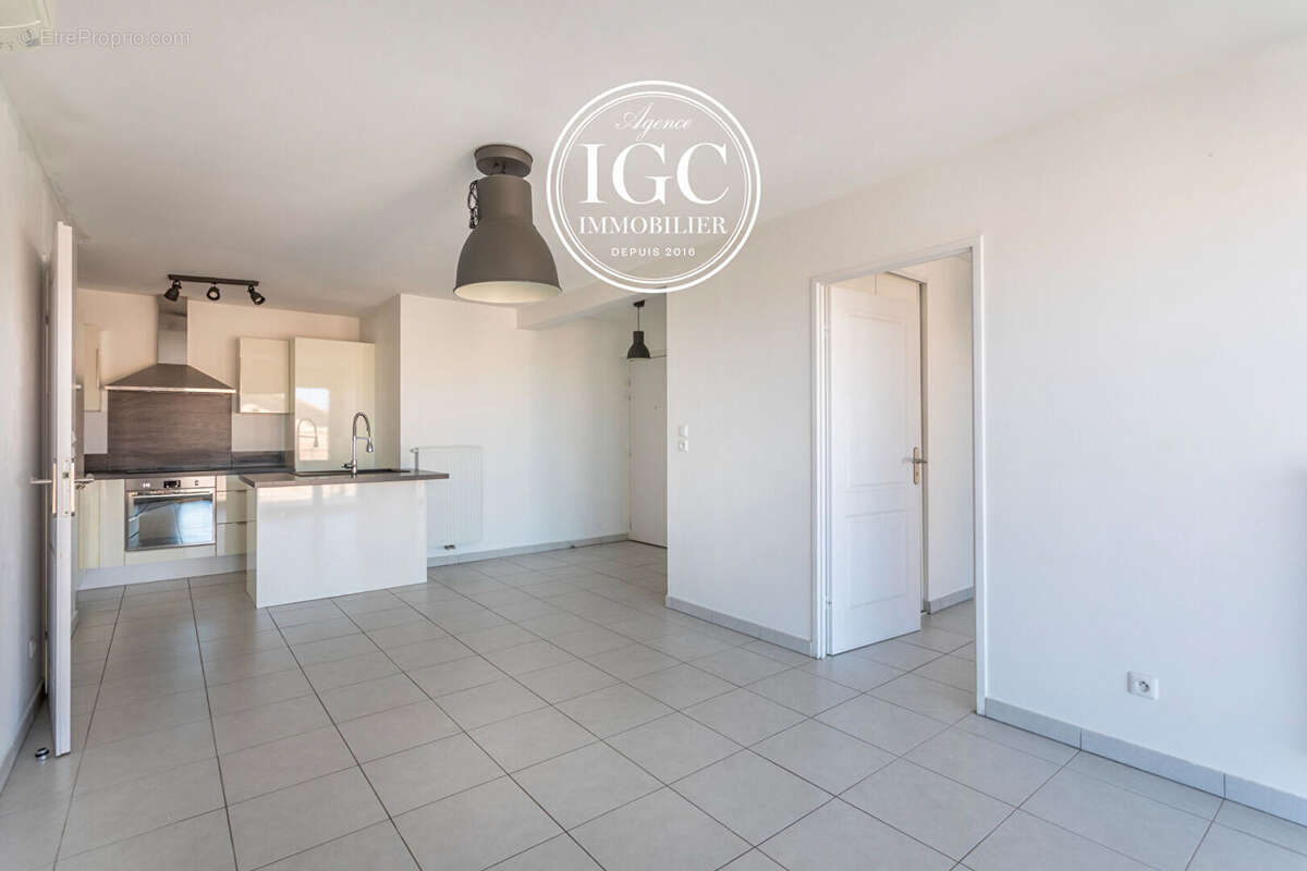 Appartement à CHATEAUNEUF-LES-MARTIGUES