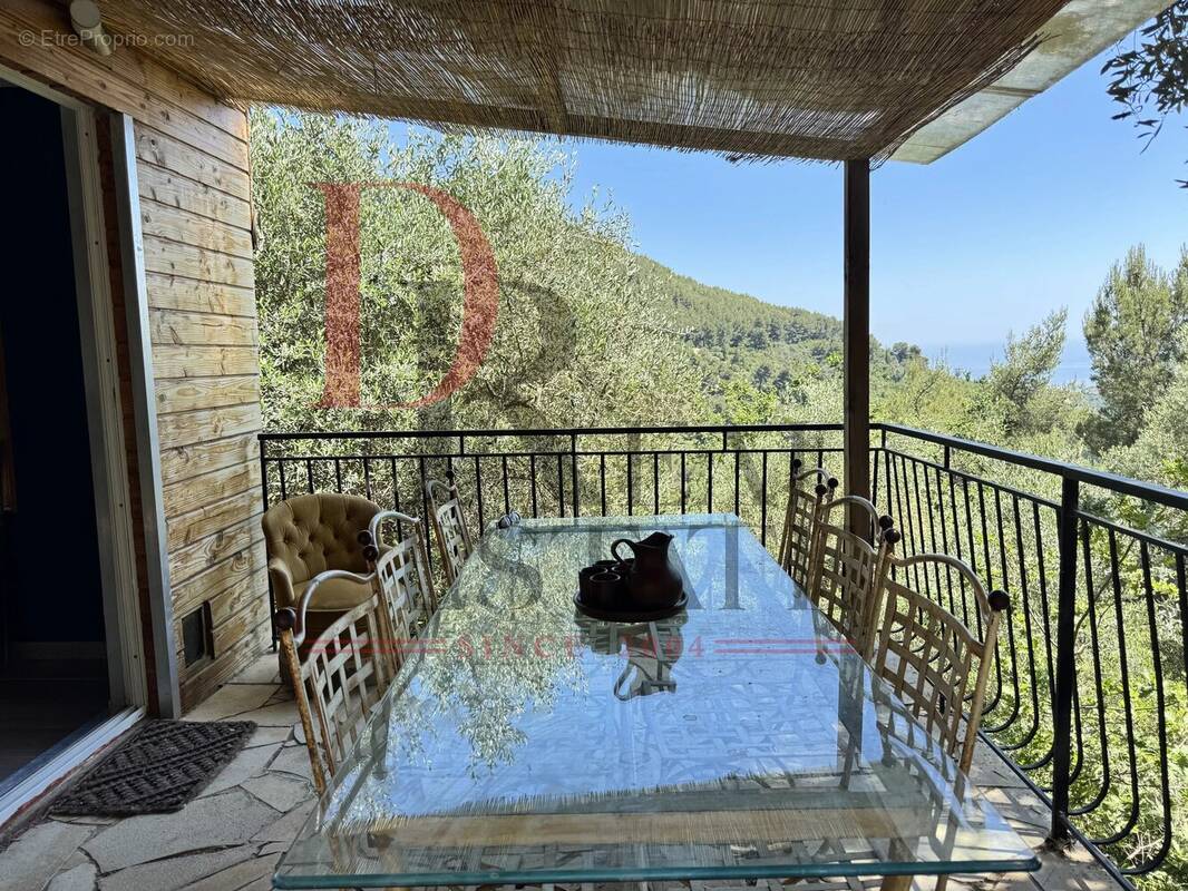 Appartement à CASTELLAR