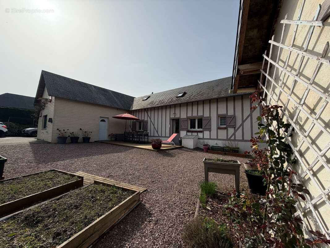Maison à MANNEVILLE-LA-RAOULT