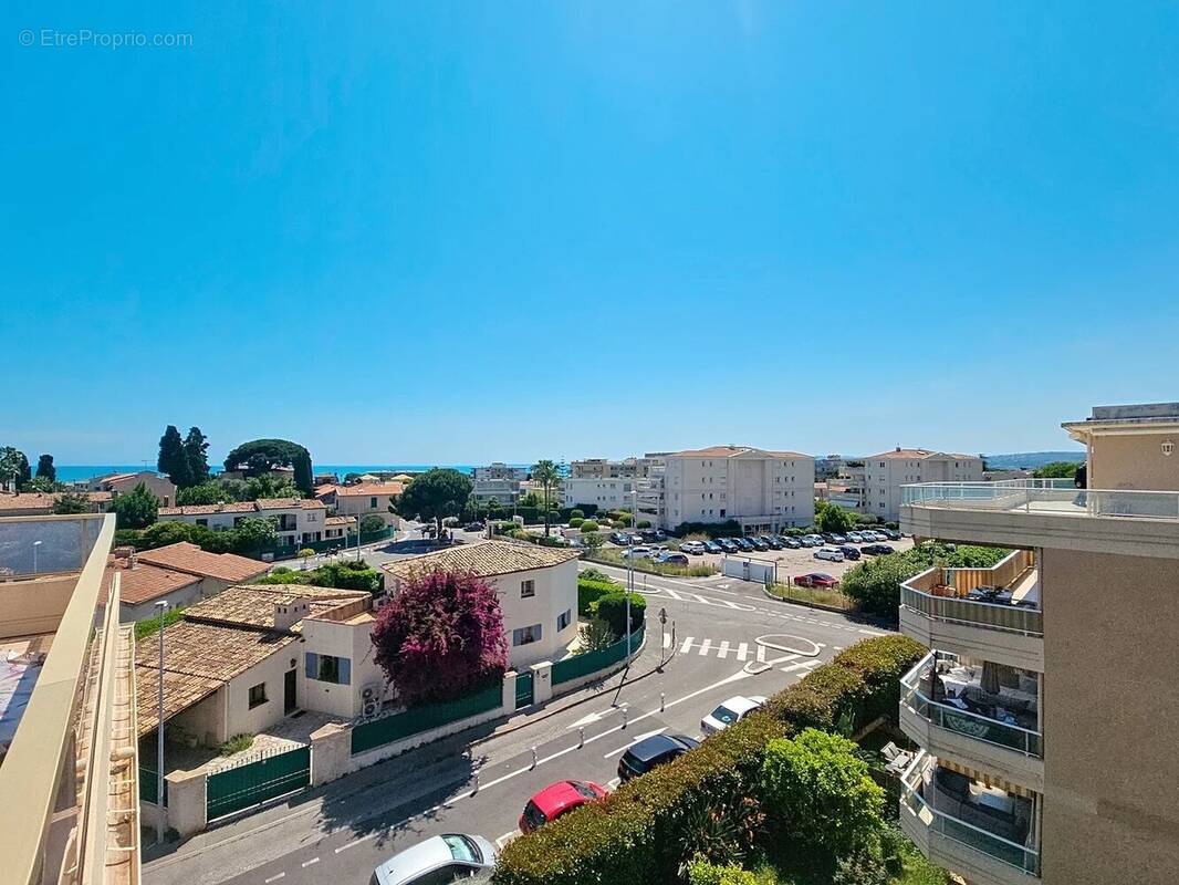 Appartement à SAINT-LAURENT-DU-VAR