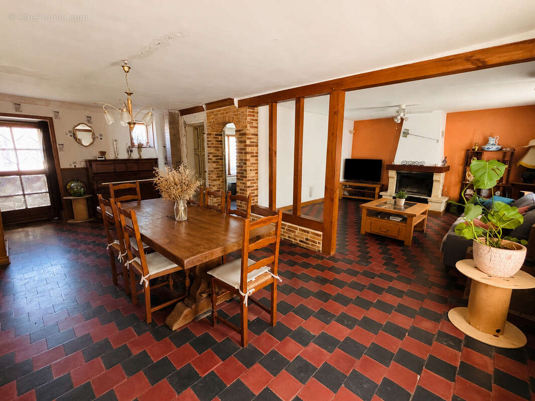 Maison de caractère en pierre de 220 m2 - photo 3