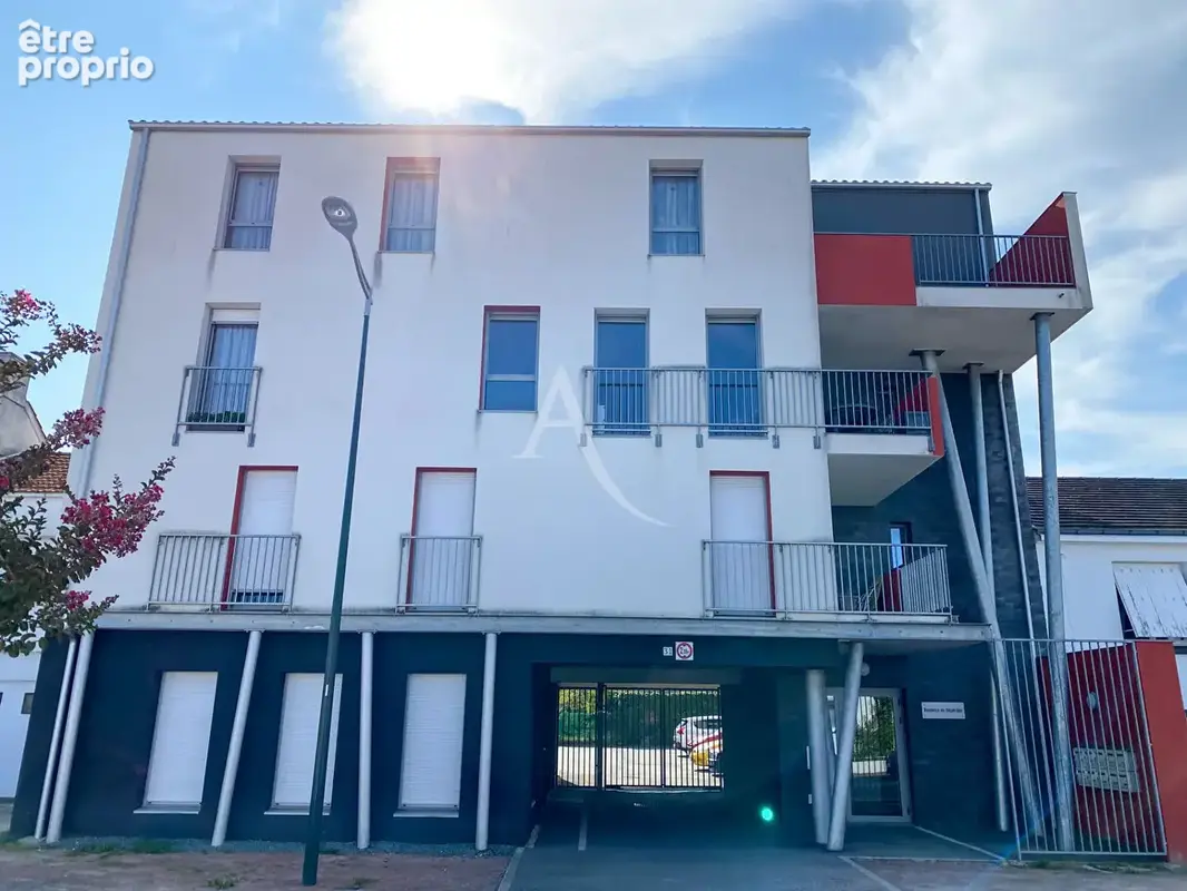 Appartement T2 avec balcon, ascenseur et deux places de parking à Challans - photo 4
