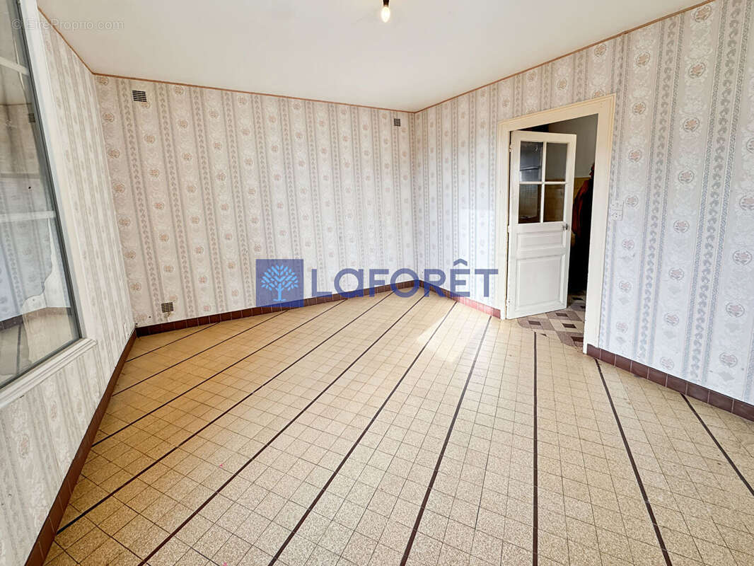 Maison à VILLAINES-LES-ROCHERS