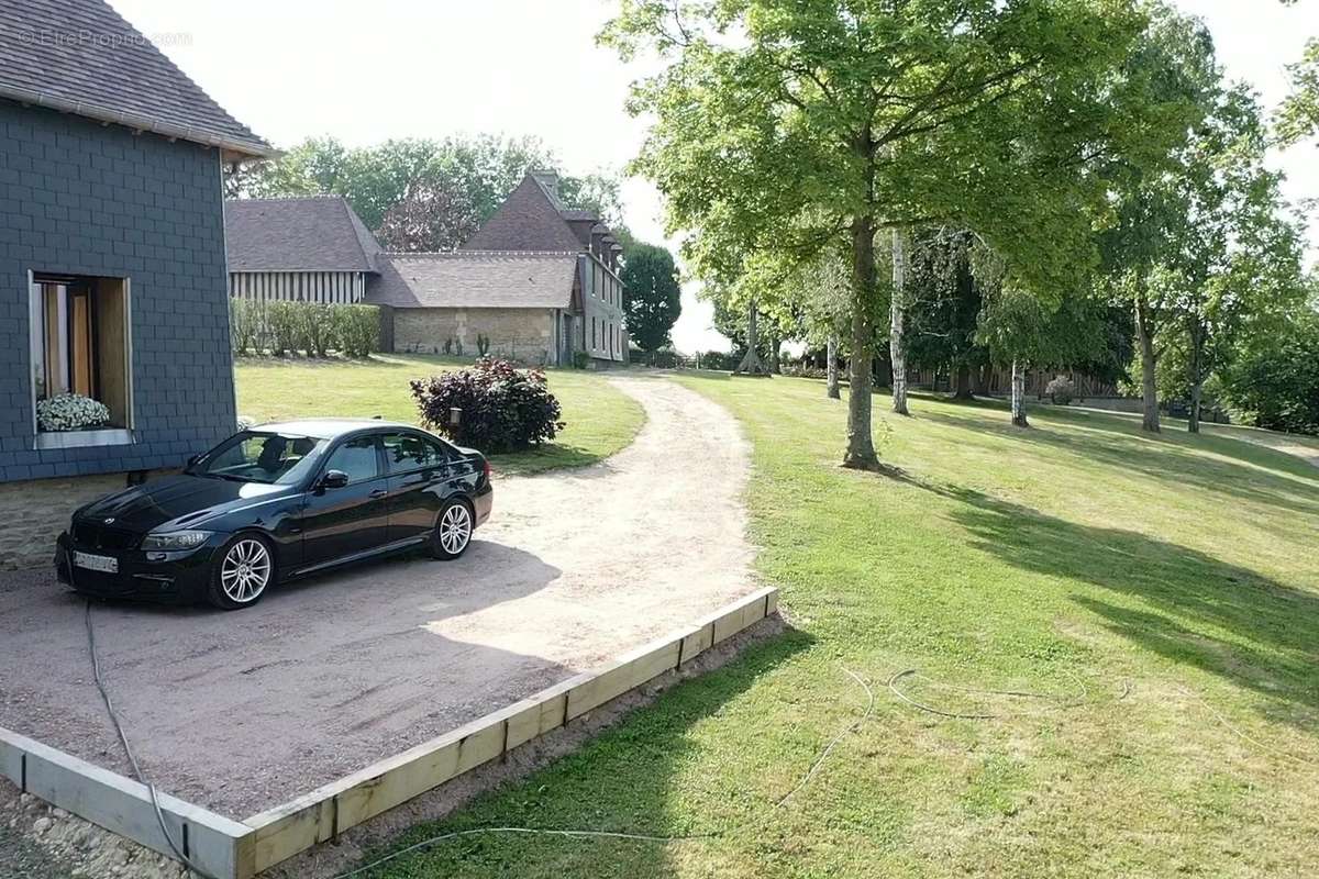 Maison à SAINT-PIERRE-SUR-DIVES