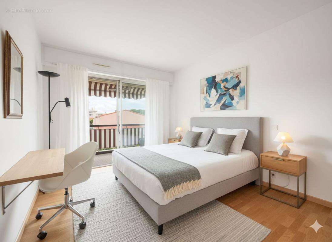 Appartement à SAINT-LAURENT-DU-VAR