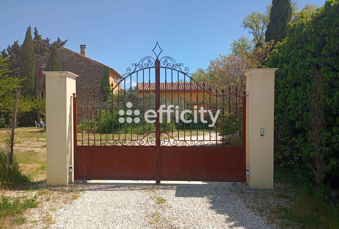 Maison à CAMARET-SUR-AIGUES