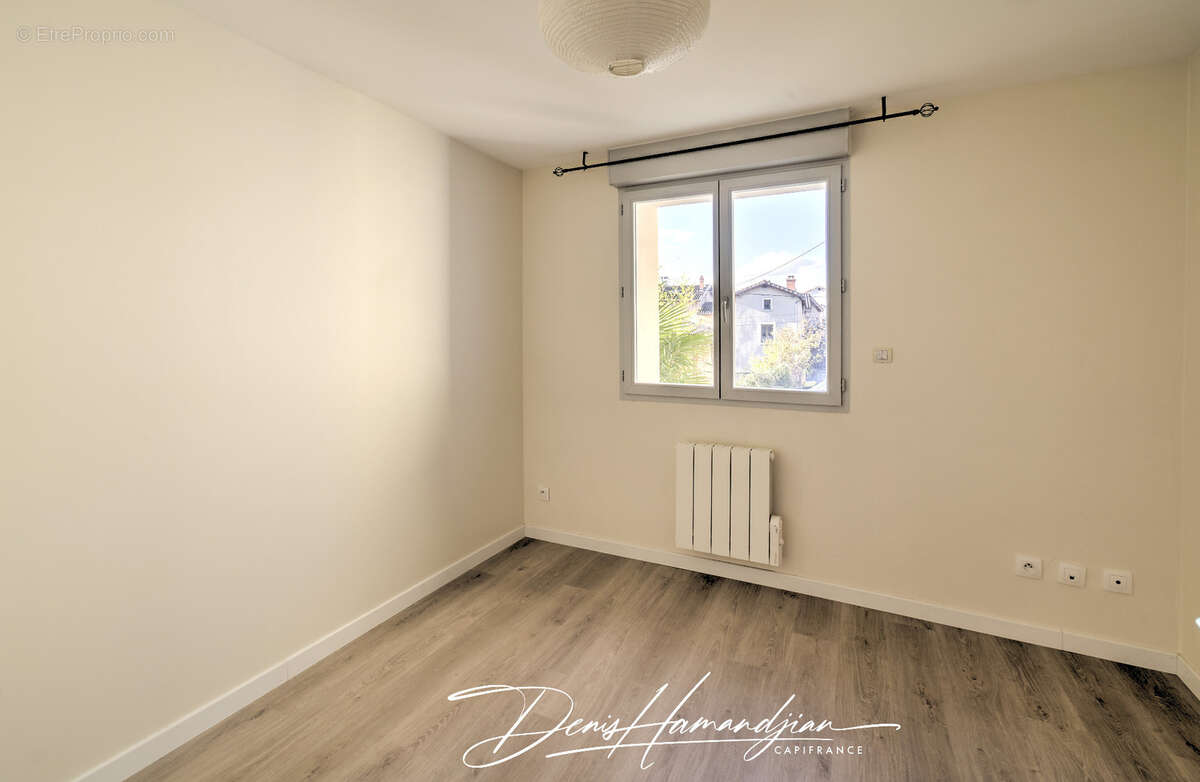 Maison à vendre 5 pièces - 4 Chambres - 122 m2 - FONTAINES SAINT MARTIN (69270) - photo 17