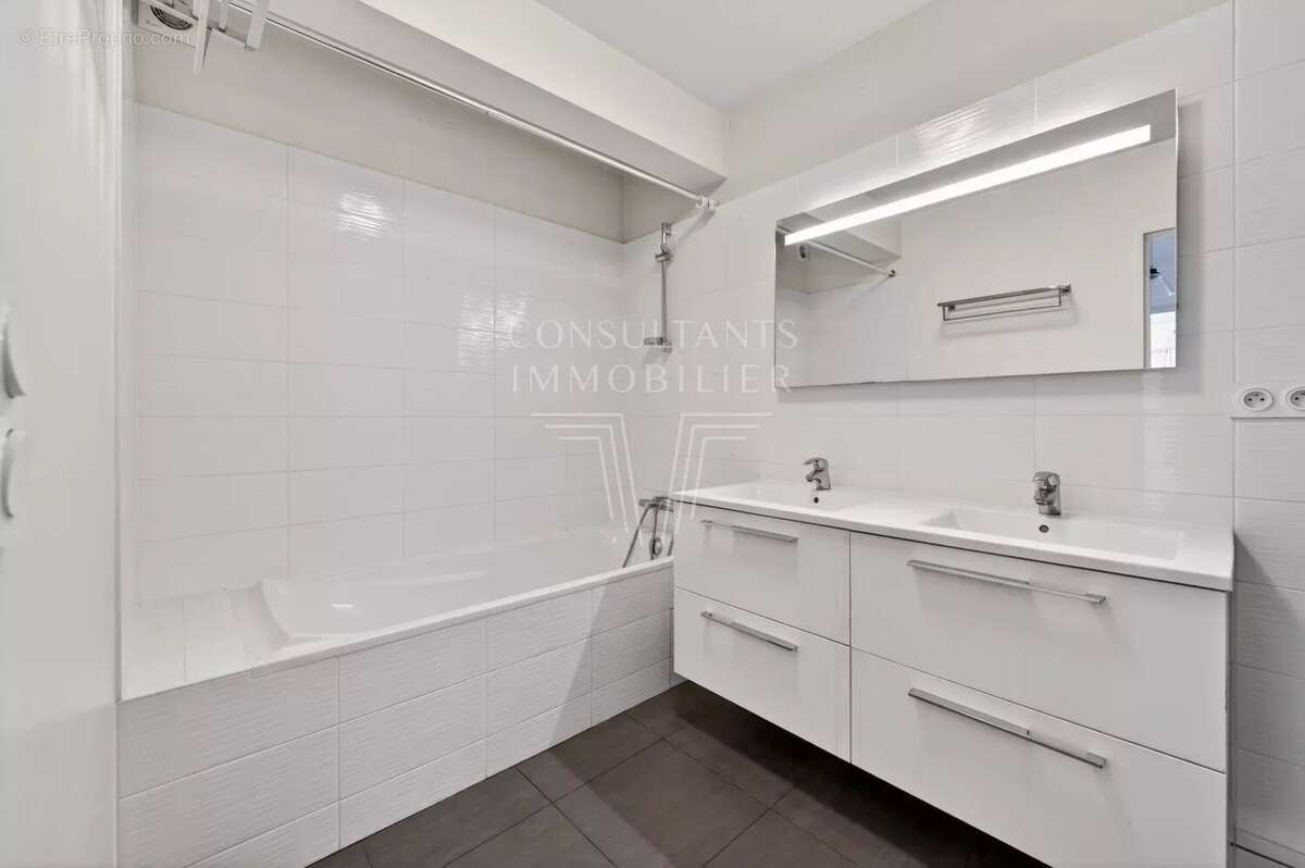 Appartement à NEUILLY-SUR-SEINE