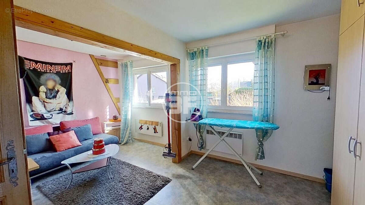 Maison à VILLAGE-NEUF