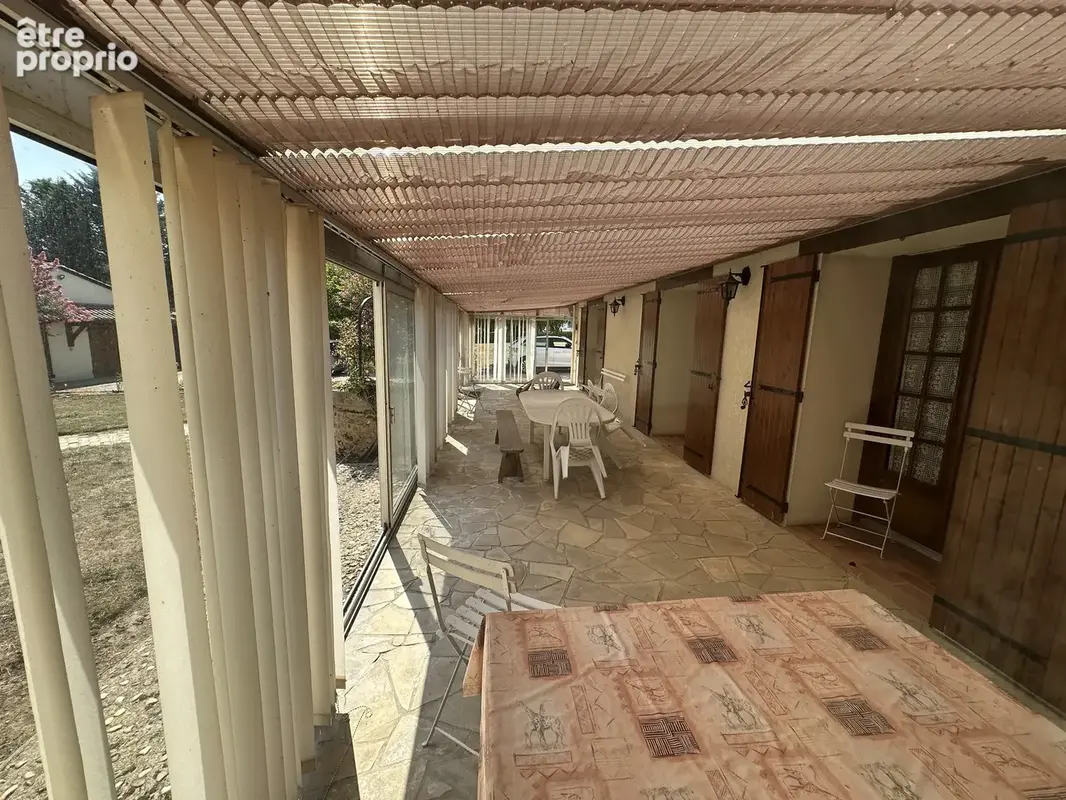 Maison de 196 m² avec double garage et atelier - photo 11