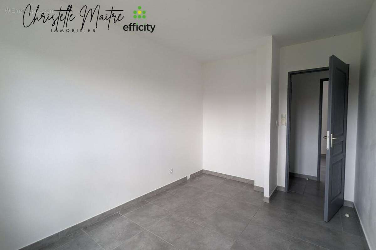 Maison 77 m² à Arles  - photo 14